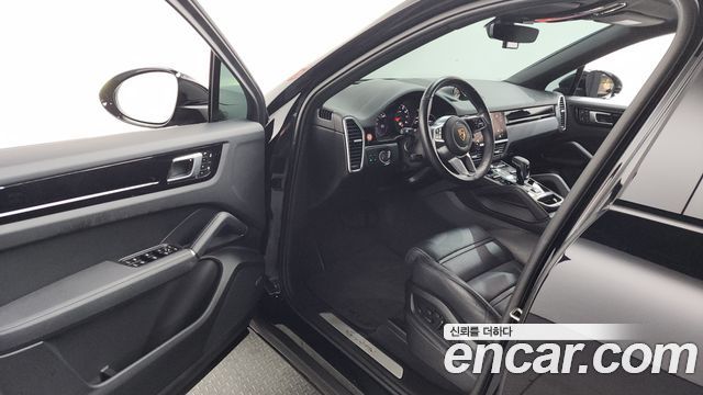 Porsche Cayenne 2022 — photo 13