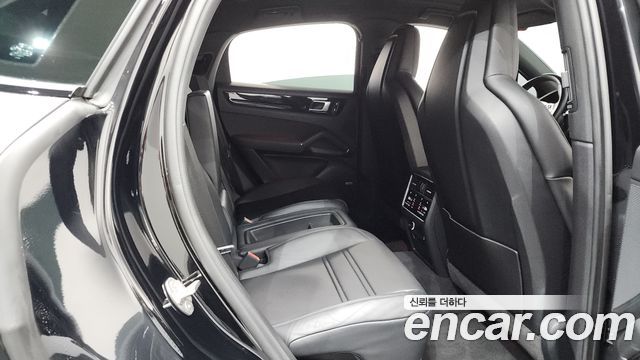 Porsche Cayenne 2022 — photo 17