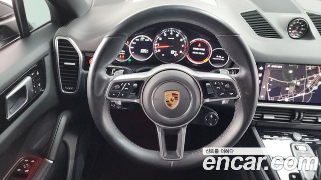 Porsche Cayenne 2022 — photo 19