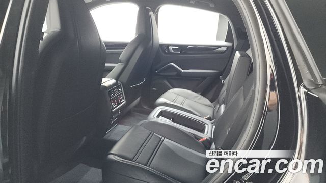 Porsche Cayenne 2022 — photo 25