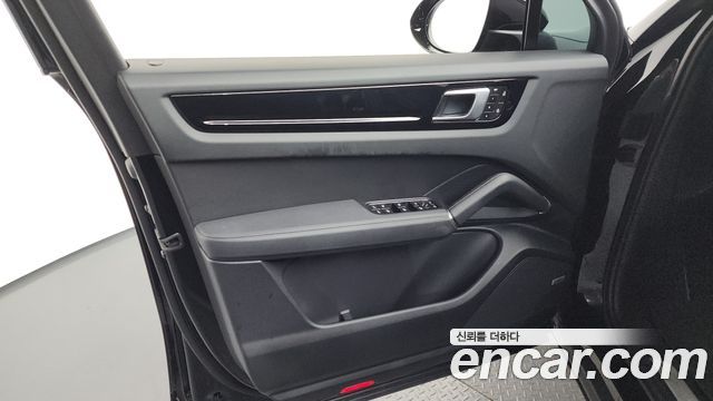 Porsche Cayenne 2022 — photo 14