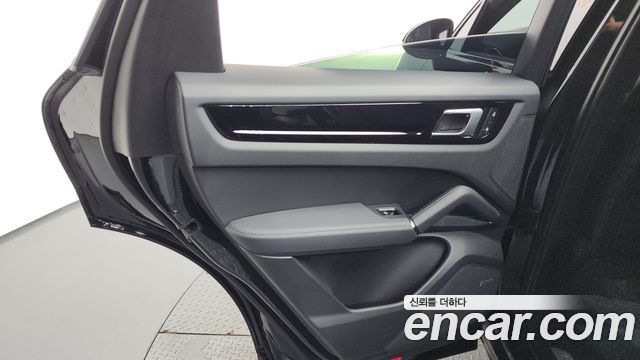 Porsche Cayenne 2022 — photo 15