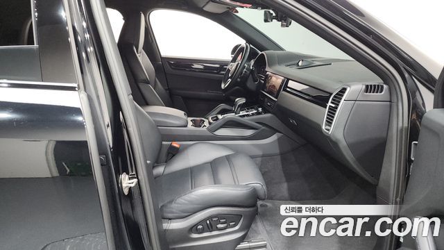 Porsche Cayenne 2022 — photo 16