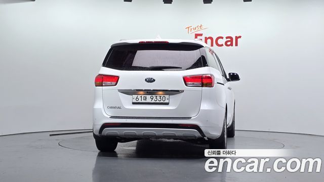 Kia Canival 2015 — photo 4