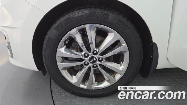 Kia Canival 2015 — photo 5