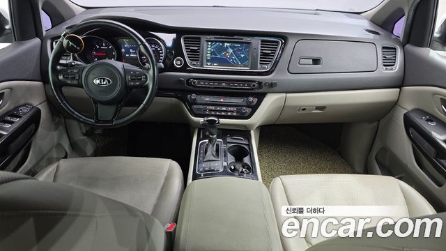 Kia Canival 2015 — photo 7