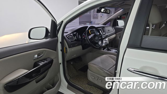 Kia Canival 2015 — photo 10