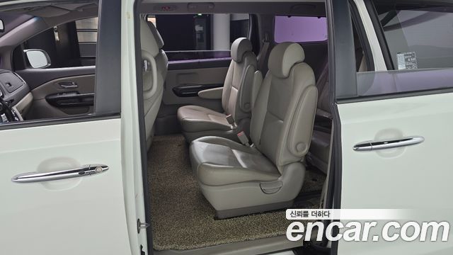 Kia Canival 2015 — photo 11