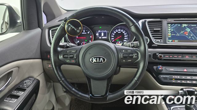 Kia Canival 2015 — photo 13
