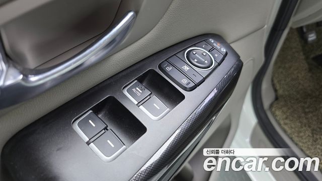 Kia Canival 2015 — photo 14