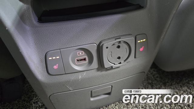 Kia Canival 2015 — photo 20