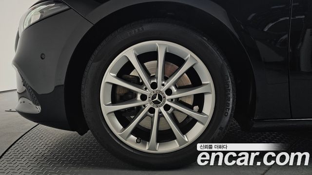 Mercedes-Benz A-Class 2020 — photo 5
