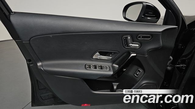 Mercedes-Benz A-Class 2020 — photo 14