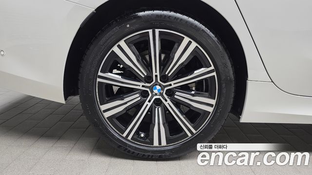 BMW 3-Series 2025 — photo 5