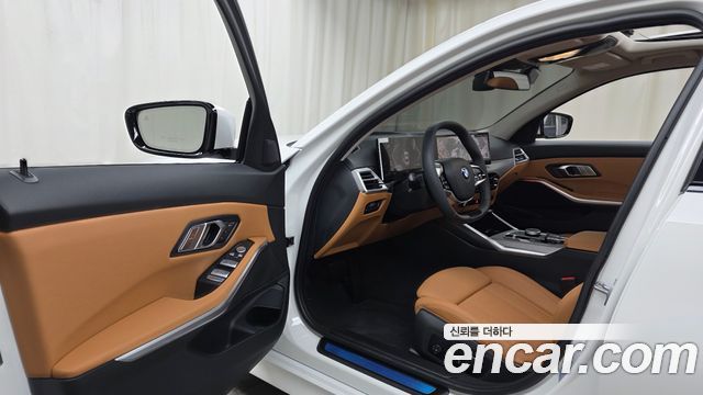 BMW 3-Series 2025 — photo 13