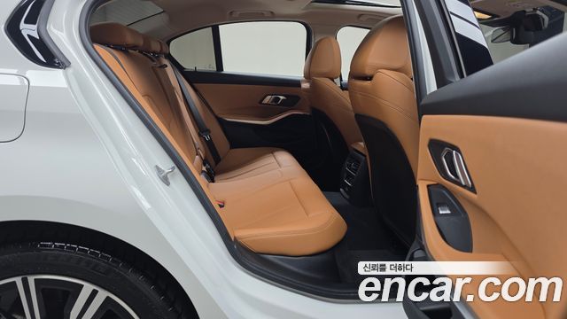 BMW 3-Series 2025 — photo 17