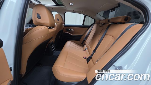 BMW 3-Series 2025 — photo 18