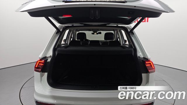 Volkswagen Tiguan 2020 — photo 26