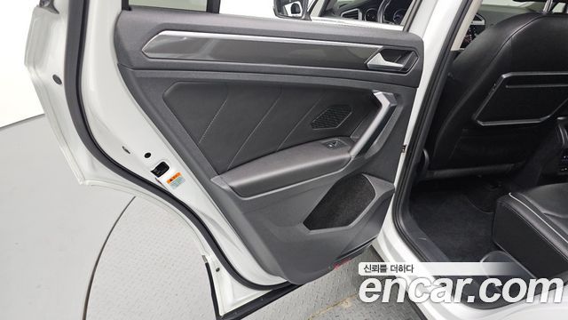 Volkswagen Tiguan 2020 — photo 15