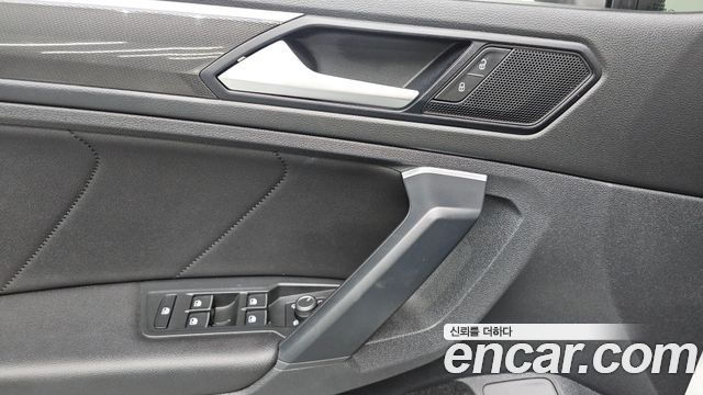 Volkswagen Tiguan 2020 — photo 31