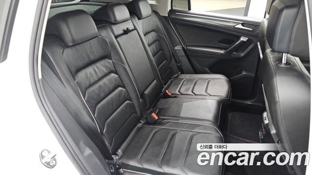 Volkswagen Tiguan 2020 — photo 32