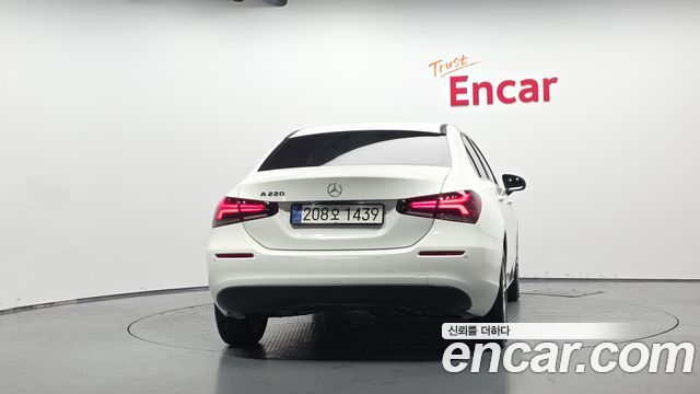 Mercedes-Benz A-Class 2020 — photo 4