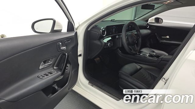 Mercedes-Benz A-Class 2020 — photo 13