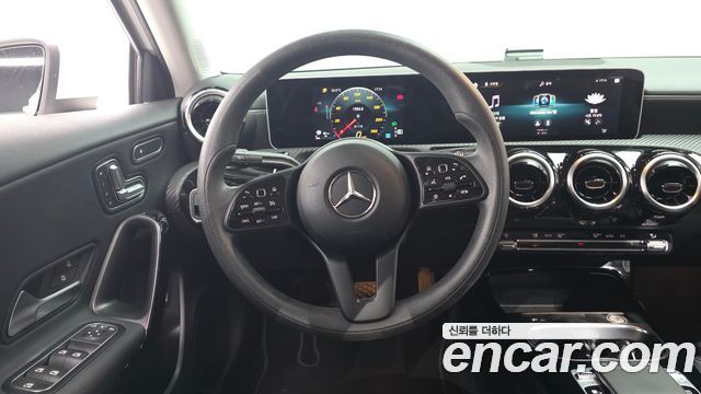 Mercedes-Benz A-Class 2020 — photo 18