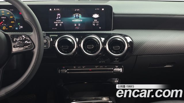 Mercedes-Benz A-Class 2020 — photo 19