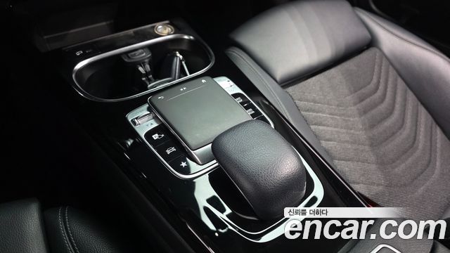 Mercedes-Benz A-Class 2020 — photo 22