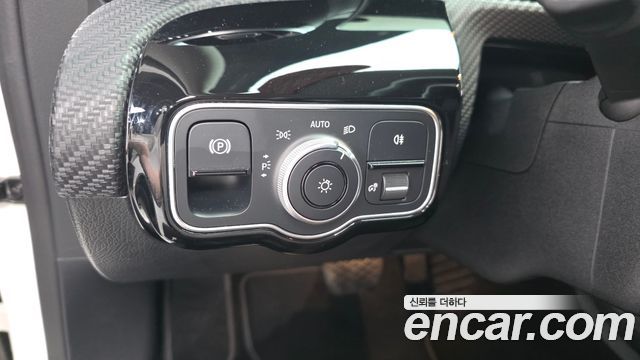 Mercedes-Benz A-Class 2020 — photo 23