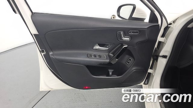Mercedes-Benz A-Class 2020 — photo 14