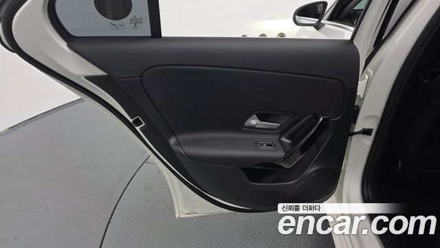 Mercedes-Benz A-Class 2020 — photo 15