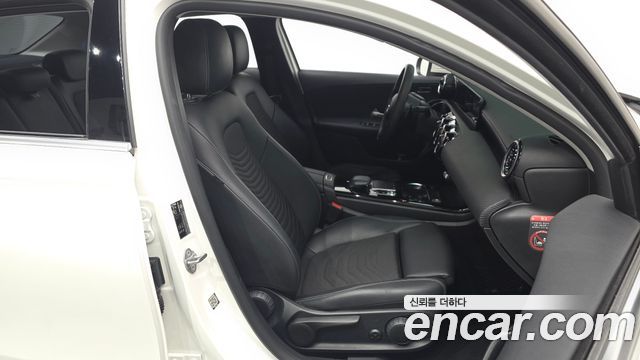 Mercedes-Benz A-Class 2020 — photo 16