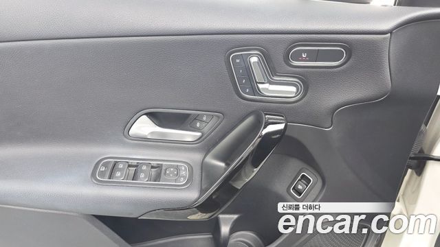 Mercedes-Benz A-Class 2020 — photo 30