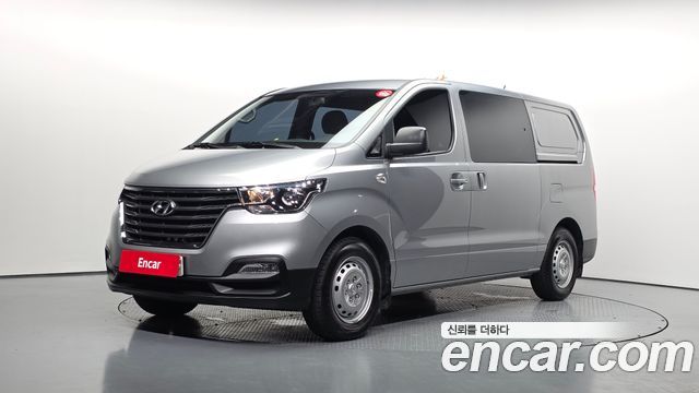 Hyundai Starex 2021 — photo 1