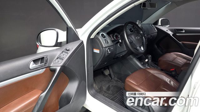 Volkswagen Tiguan 2016 — photo 13