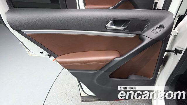 Volkswagen Tiguan 2016 — photo 15