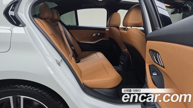 BMW 3-Series 2024 — photo 23