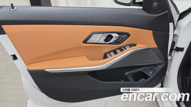 BMW 3-Series 2024 — photo 14