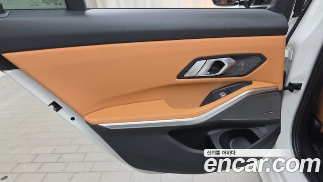 BMW 3-Series 2024 — photo 15