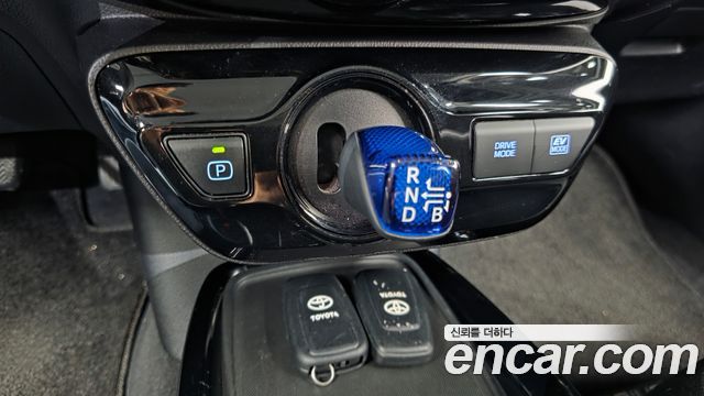 Toyota Prius 2022 — photo 12