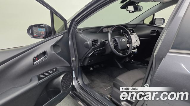 Toyota Prius 2022 — photo 13