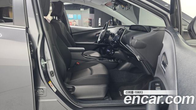 Toyota Prius 2022 — photo 17