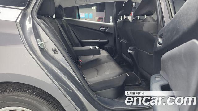 Toyota Prius 2022 — photo 18
