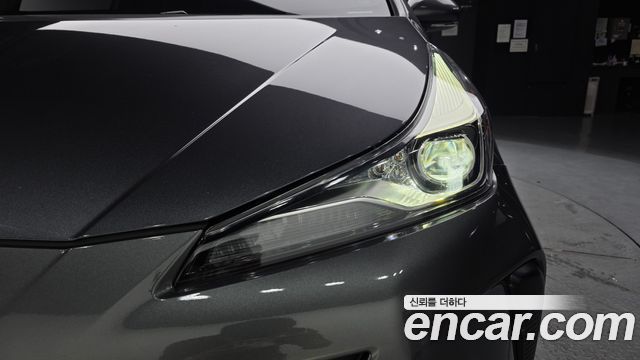 Toyota Prius 2022 — photo 8