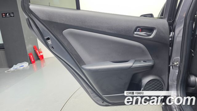 Toyota Prius 2022 — photo 15