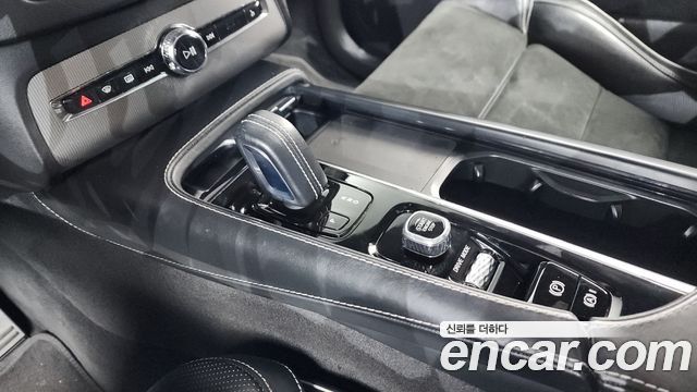 Volvo XC90 2021 — photo 11
