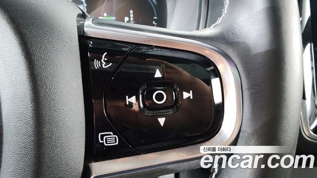 Volvo XC90 2021 — photo 22