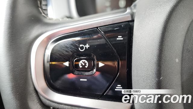 Volvo XC90 2021 — photo 23